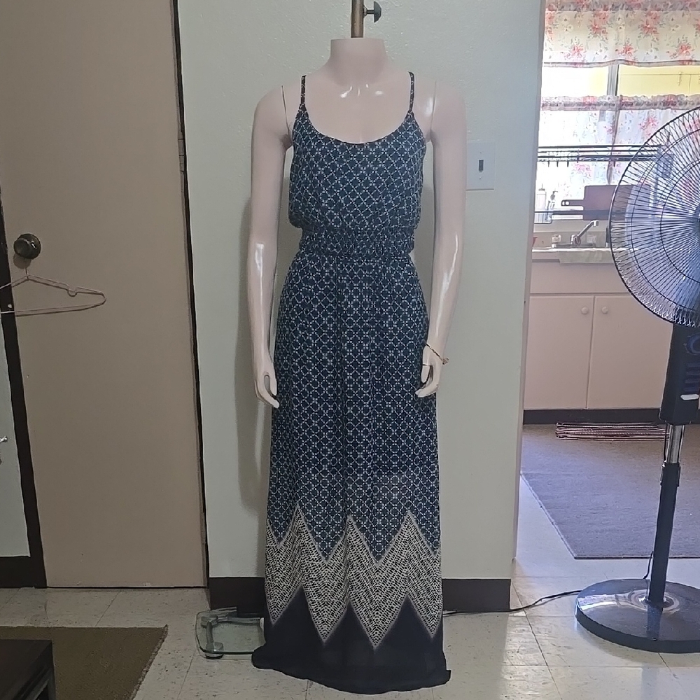 Elegant Blue Patterned Maxi Dress